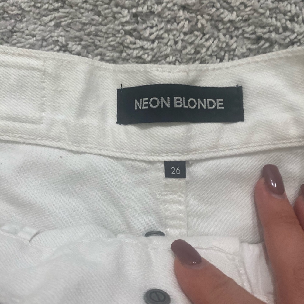 White neon blonde shorts - Picture 2 of 2
